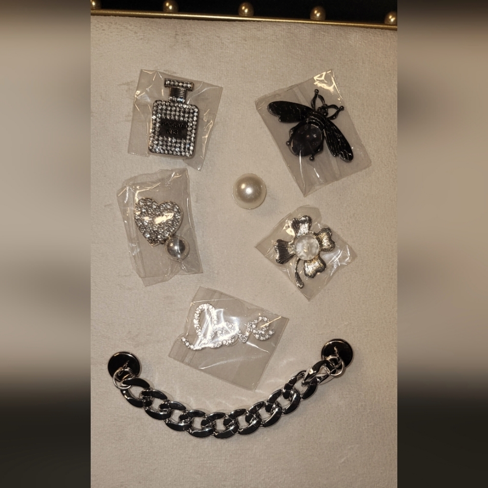NWOT Love is n the Air Silver w/Rhinestone accent Shoe or Bogg Charms Set of 7